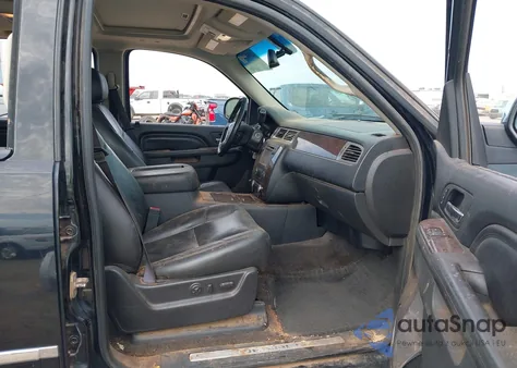 2013 GMC Yukon Xl 1500 Denali z USA, uszkodzony, nr VIN 1GKS2MEF8DR106760